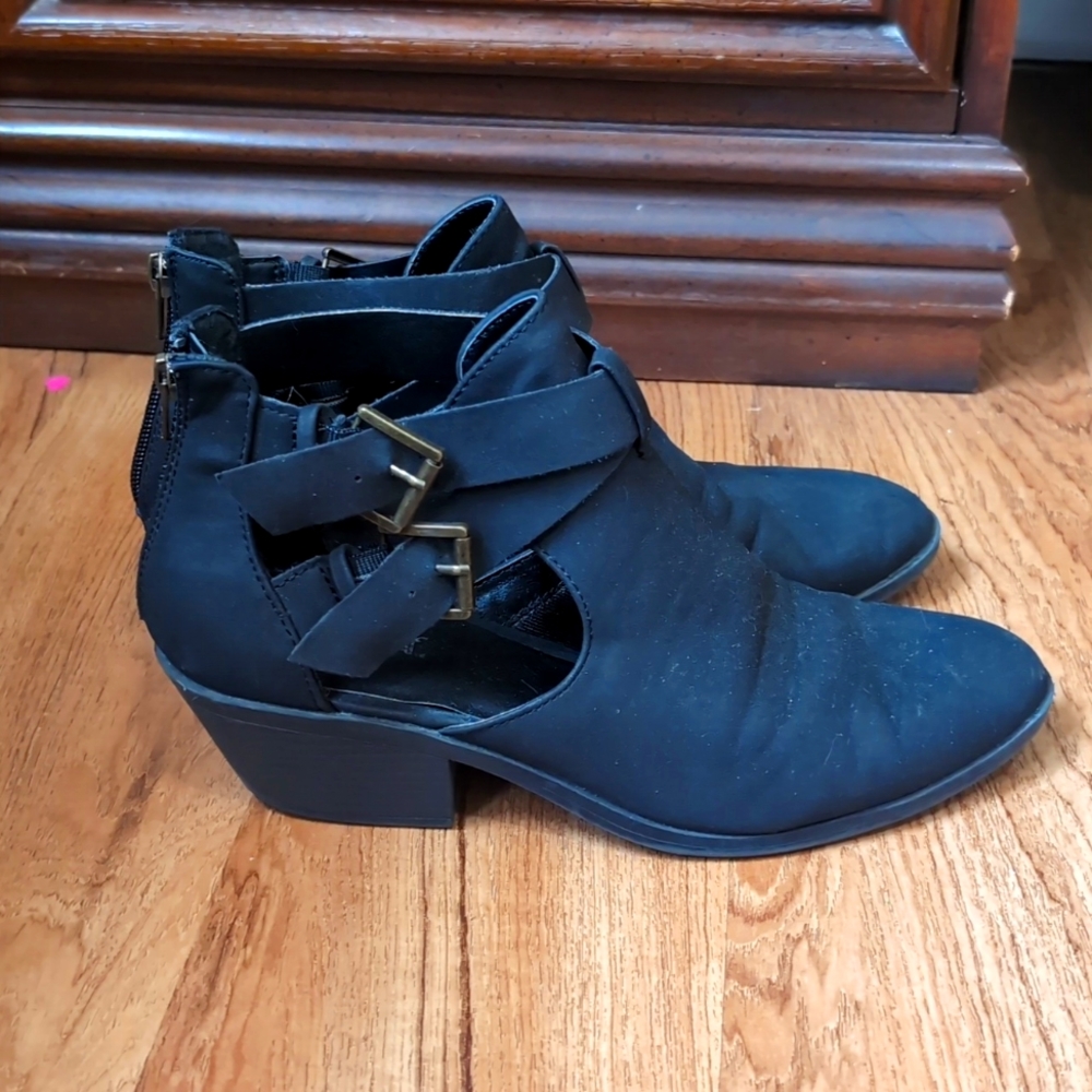 Black heel sandal boots Hoot size 9.5